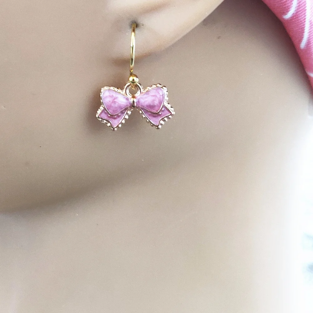 New 2 pairs of pink earrings.